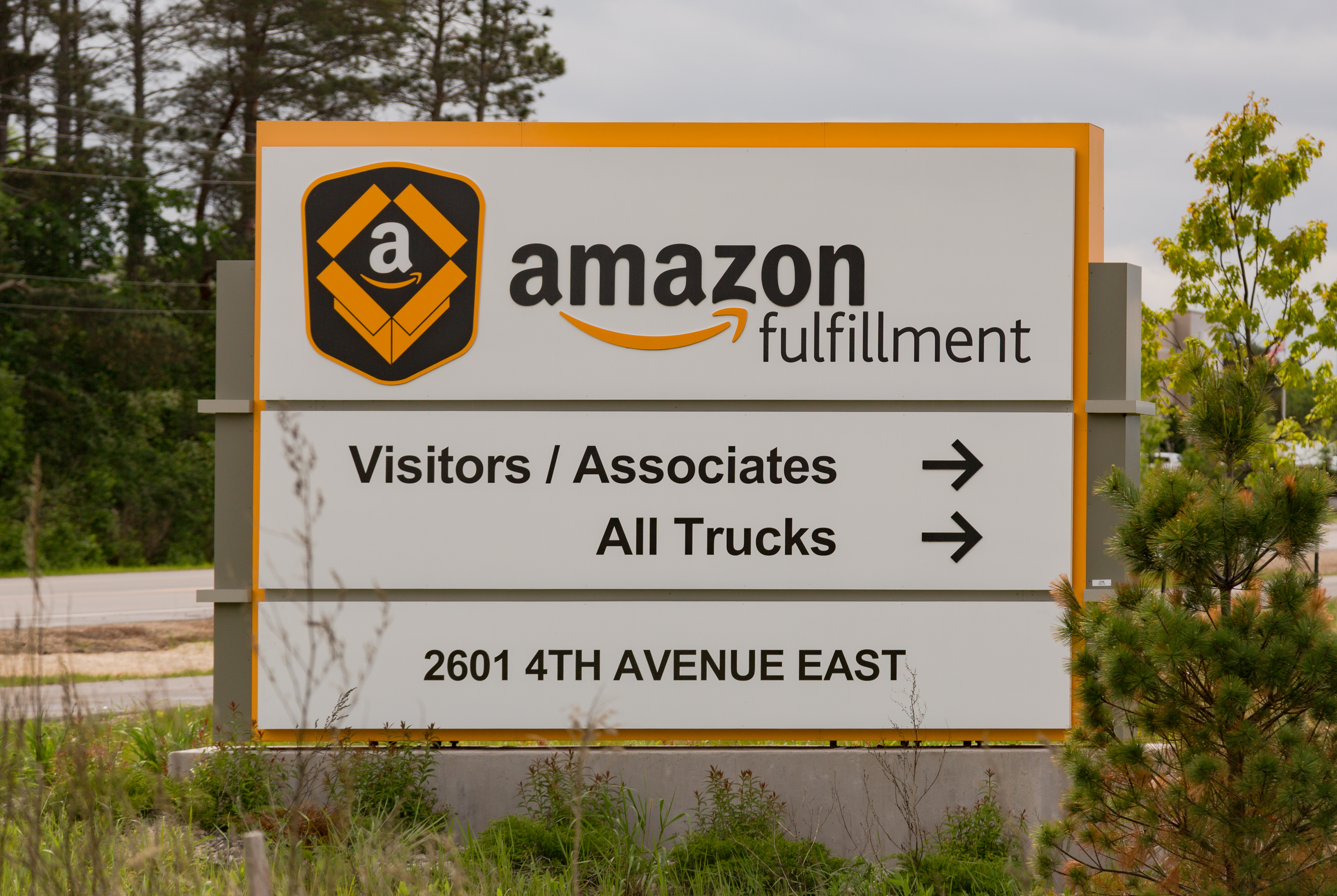 Amazon Fulfillment and Trucks Sign Shipping Center in Shakopee